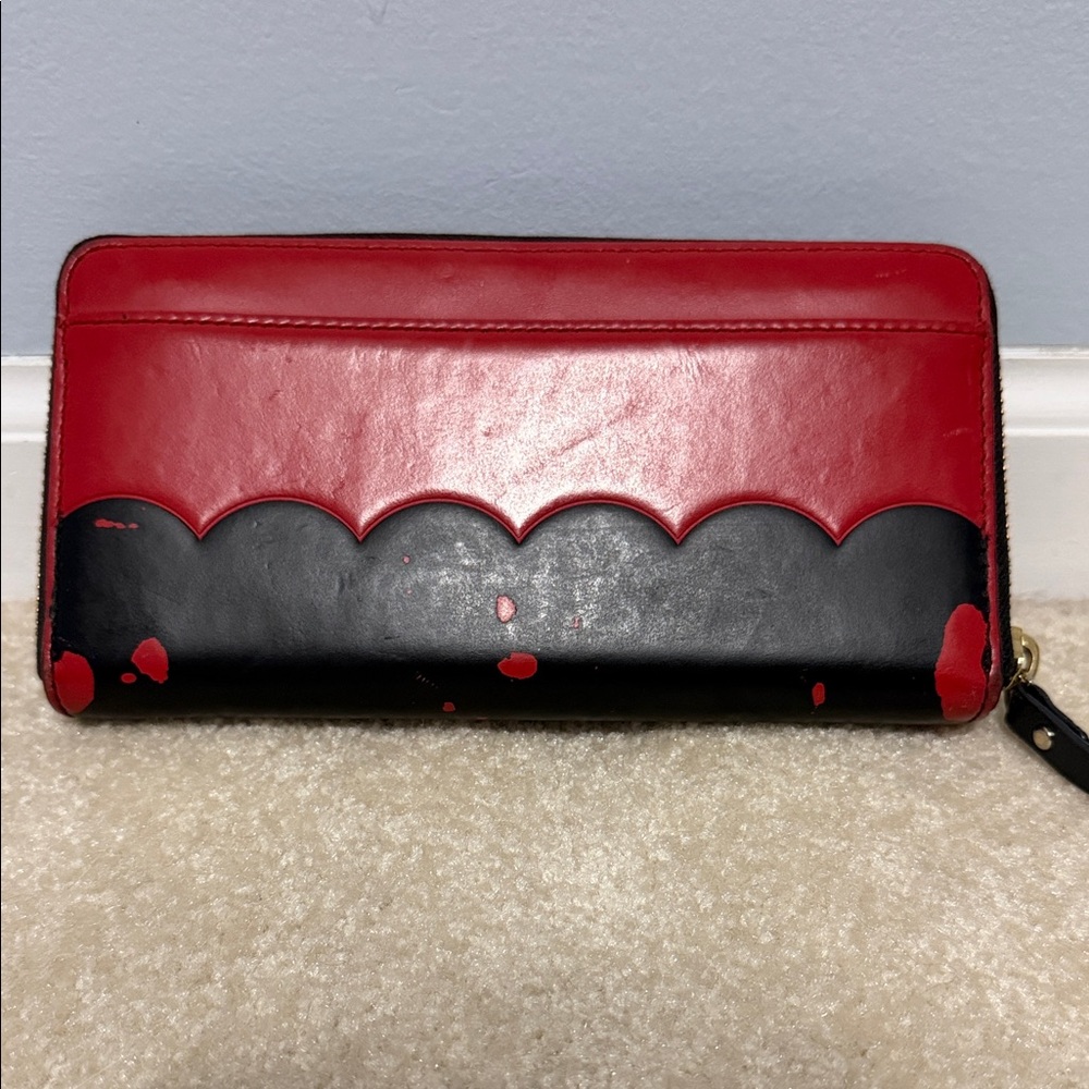 Kate Spade has Red and Black Scalloped Zip Wallet - Picture 2 of 8